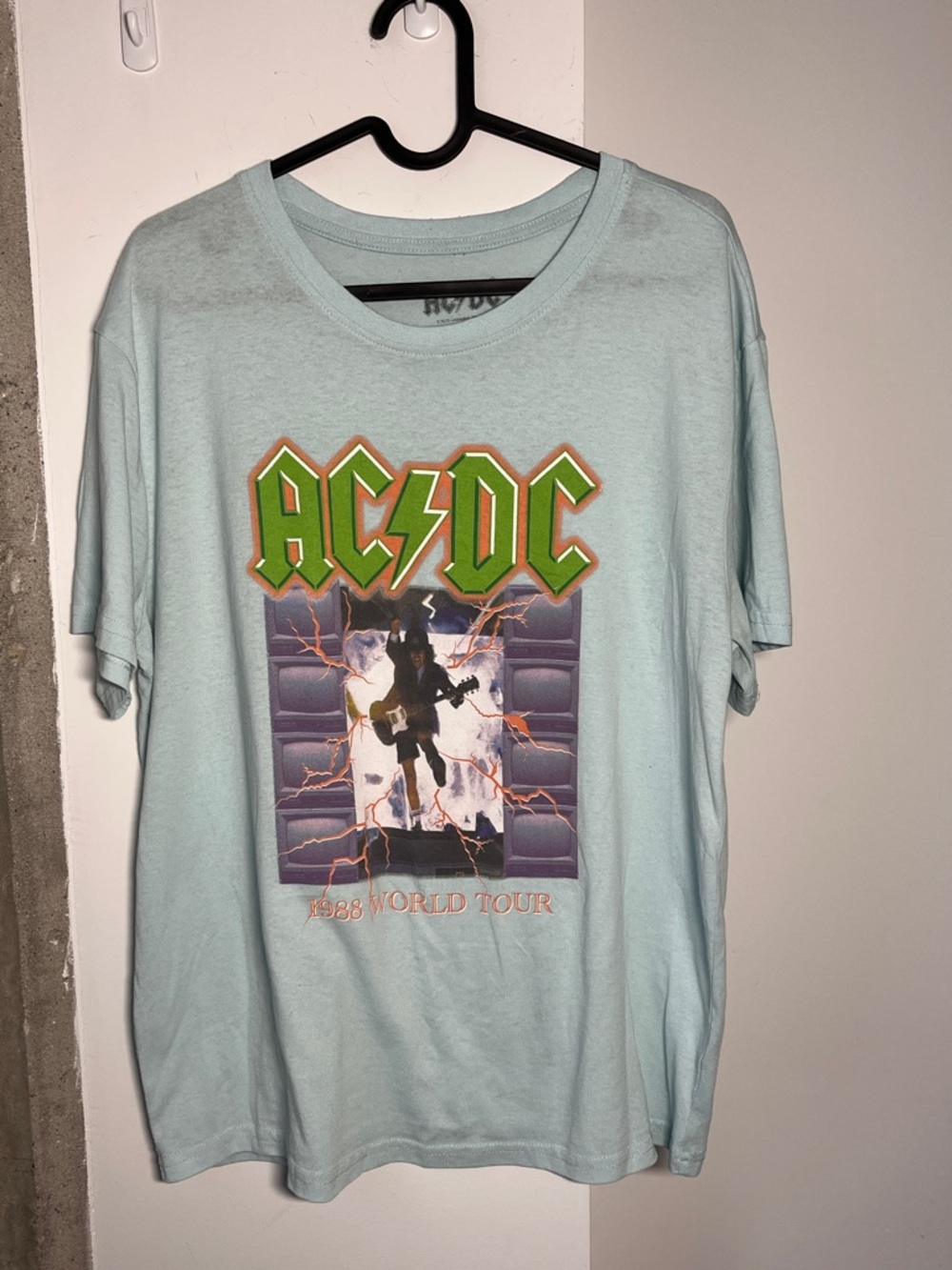 🔥CLEAROUT🔥3/$25🔥AC/DC Band Light Blue Tee -Size L